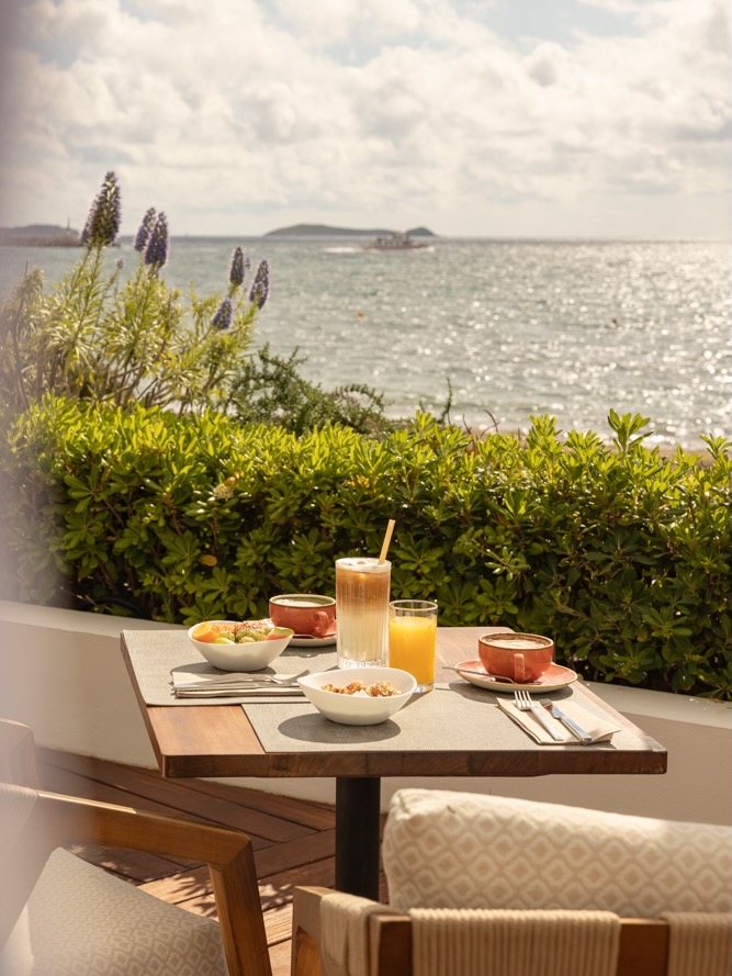 White Ibiza Beach Restaurants Guide: Ocean Brasserie & Bar at Hotel Riomar Ibiza, Santa Eulalia