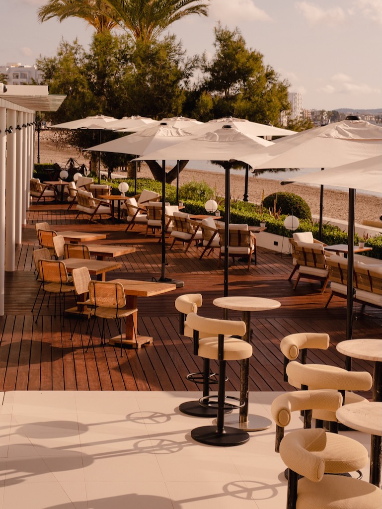 White Ibiza Beach Restaurants Guide: Ocean Brasserie & Bar at Hotel Riomar Ibiza, Santa Eulalia