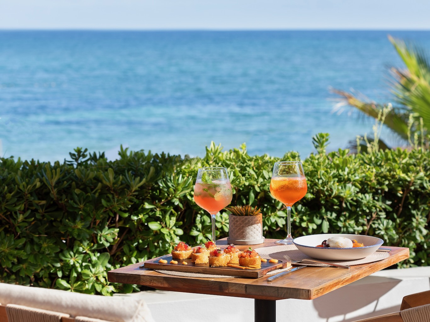 White Ibiza Beach Restaurants Guide: Ocean Brasserie & Bar at Hotel Riomar Ibiza, Santa Eulalia