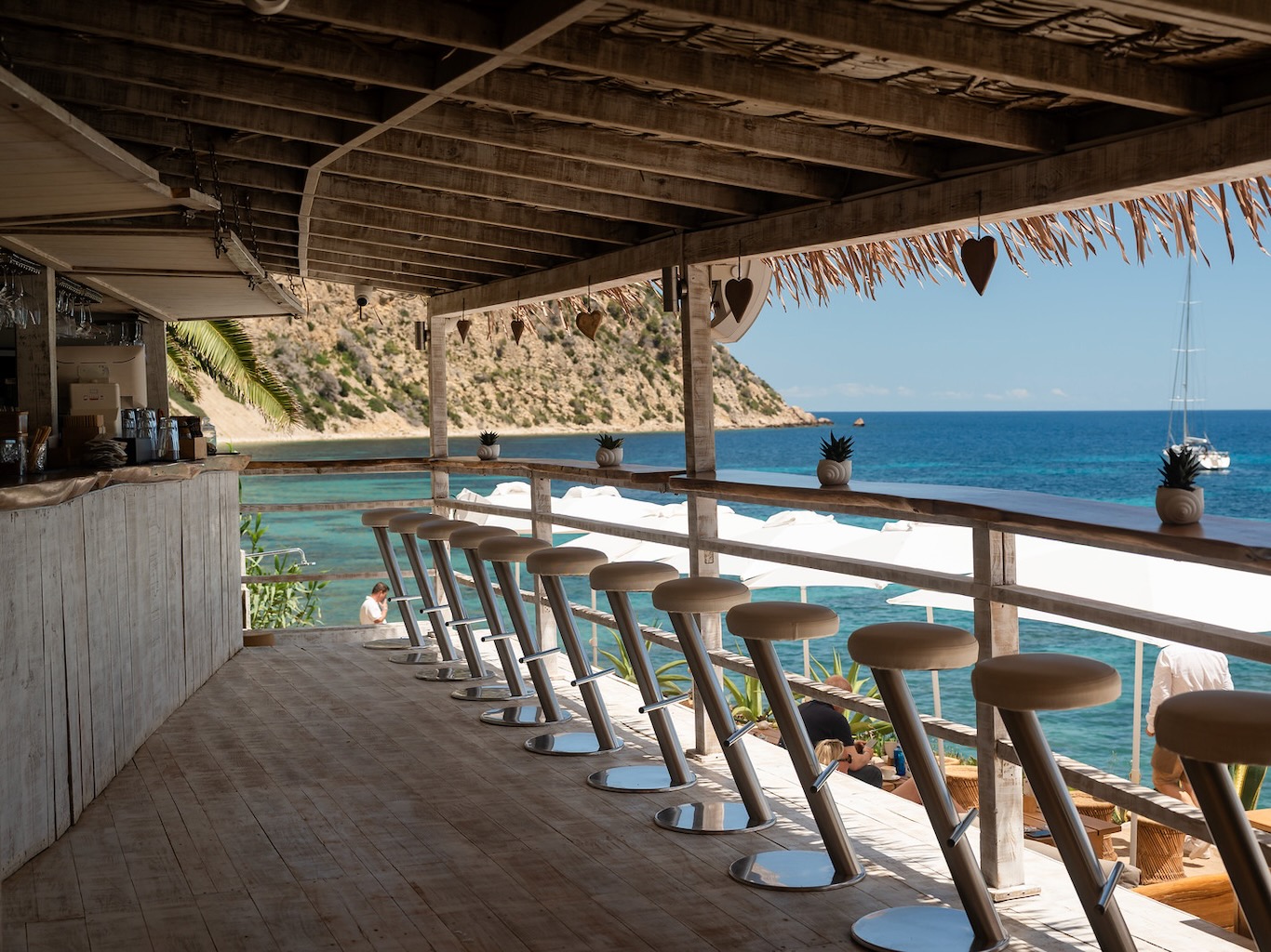 White Ibiza Beach Restaurants Guide: Amante Ibiza, Sol d'en Serra