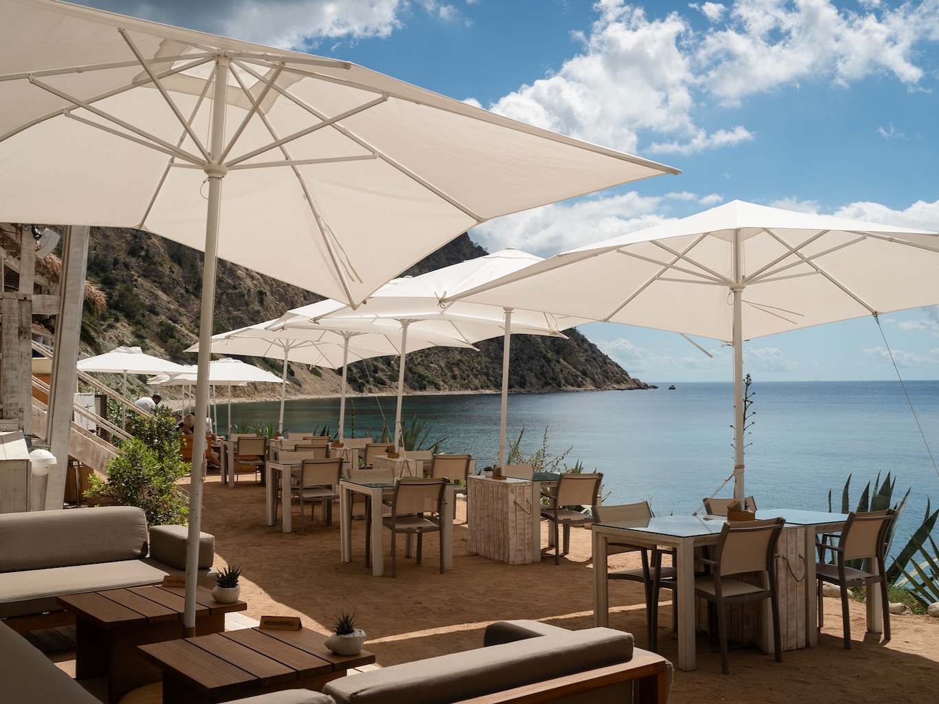 White Ibiza Beach Restaurants Guide: Amante Ibiza, Sol d'en Serra