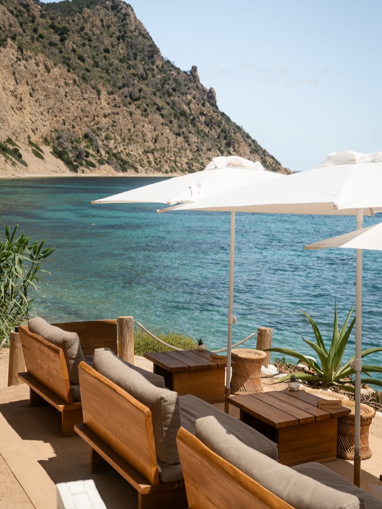 White Ibiza Beach Restaurants Guide: Amante Ibiza, Sol d'en Serra