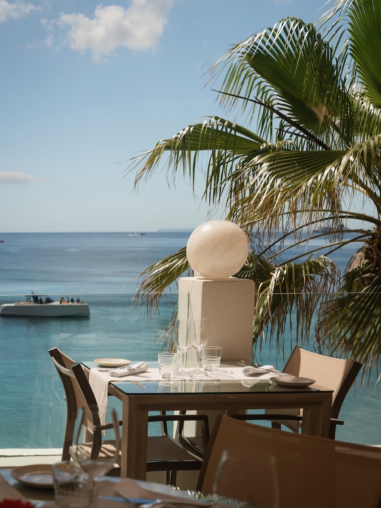 White Ibiza Beach Restaurants Guide: Amante Ibiza, Sol d'en Serra
