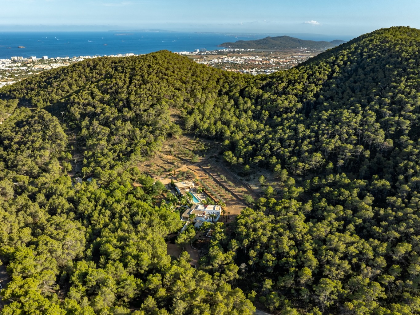 White Ibiza Hotels Guide: Ibiza boutique hotels – Pure House Ibiza