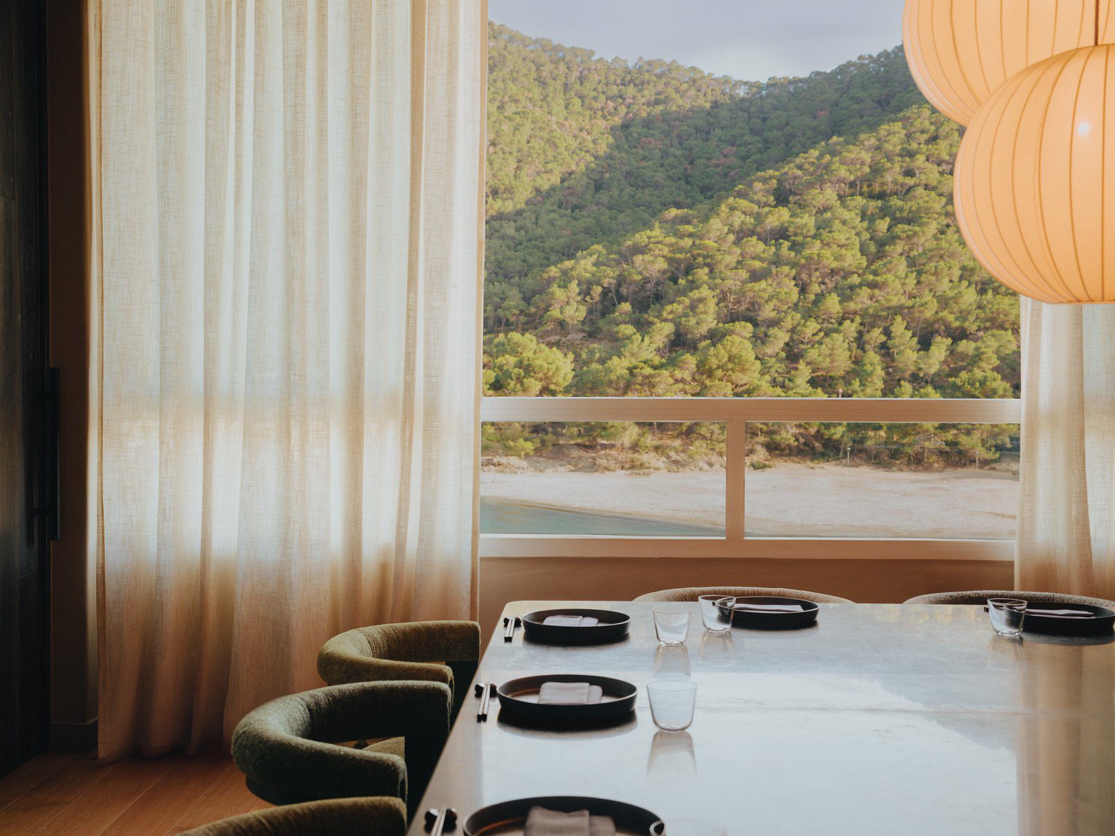 White Ibiza Restaurants Guide: Niko Ibiza, fine dining restaurant in Hyde & Mondrian Ibiza, Cala Llonga