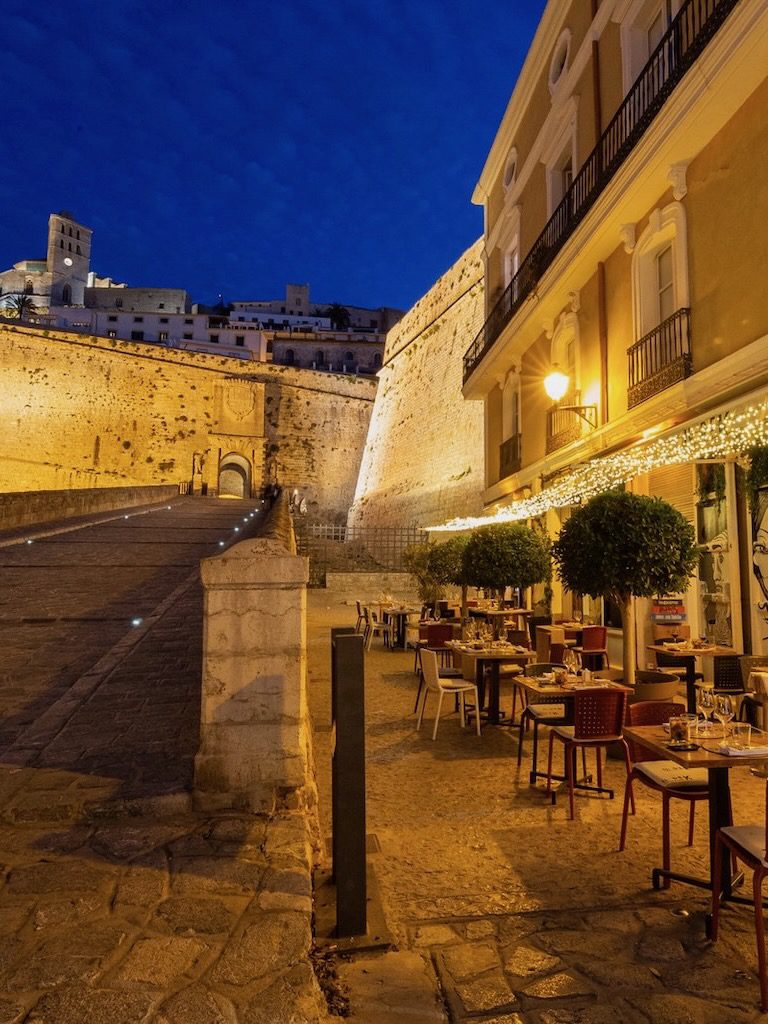 White Ibiza Restaurant Guide: Il Dek
