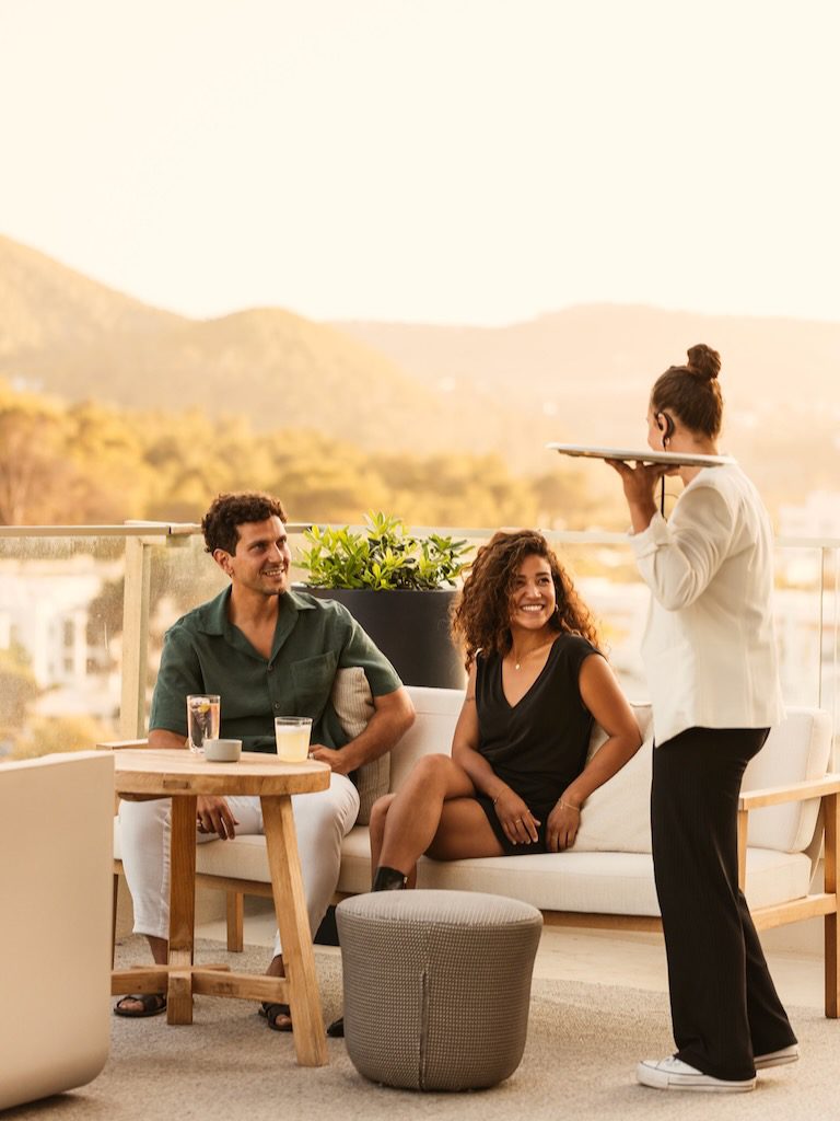 White Ibiza Restaurants Guide: Sun & Moon, casual dining restaurant in Cala Llonga