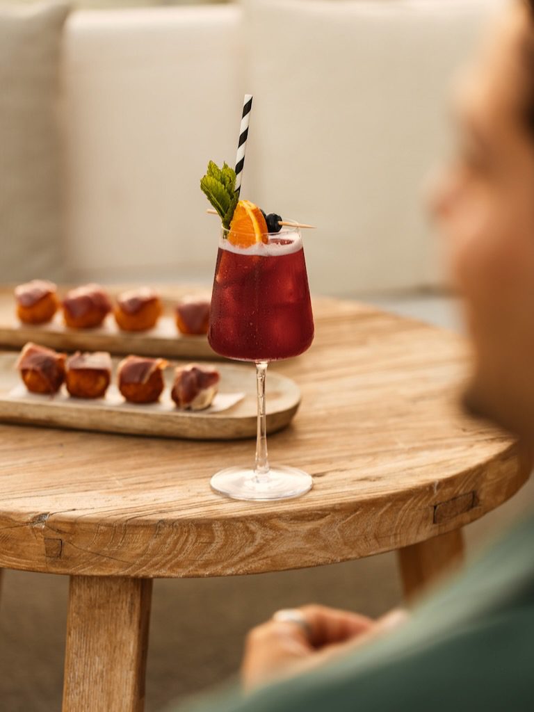 White Ibiza Restaurants Guide: Sun & Moon, casual dining restaurant in Cala Llonga