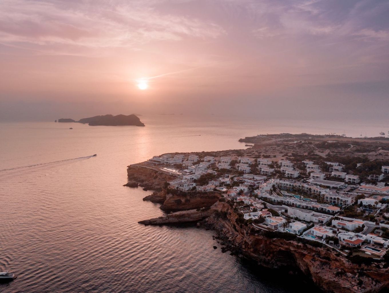 White Ibiza Luxury Resorts Guide: 7Pines Resort Ibiza