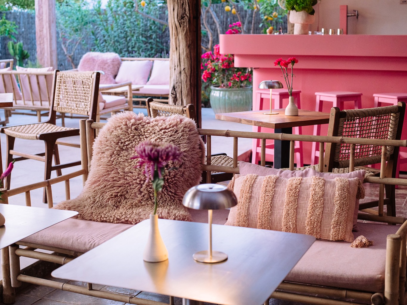 White Ibiza Restaurants Guide: Mira Lounge, bar and restaurant in San Miguel, Ibiza