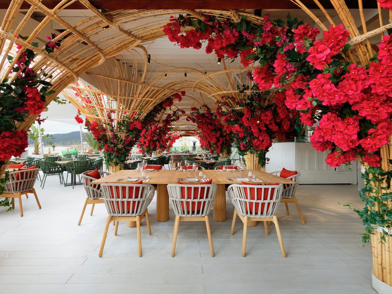 White Ibiza Hotels Guide: Ushuaïa Ibiza Beach Hotel, luxury resort in Playa d'en Bossa