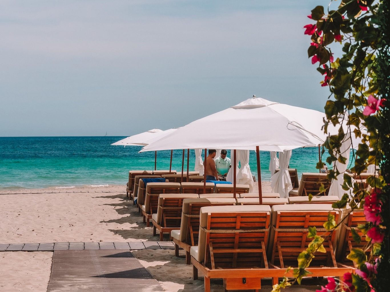 White Ibiza Hotels Guide: Ushuaïa Ibiza Beach Hotel, luxury resort in Playa d'en Bossa