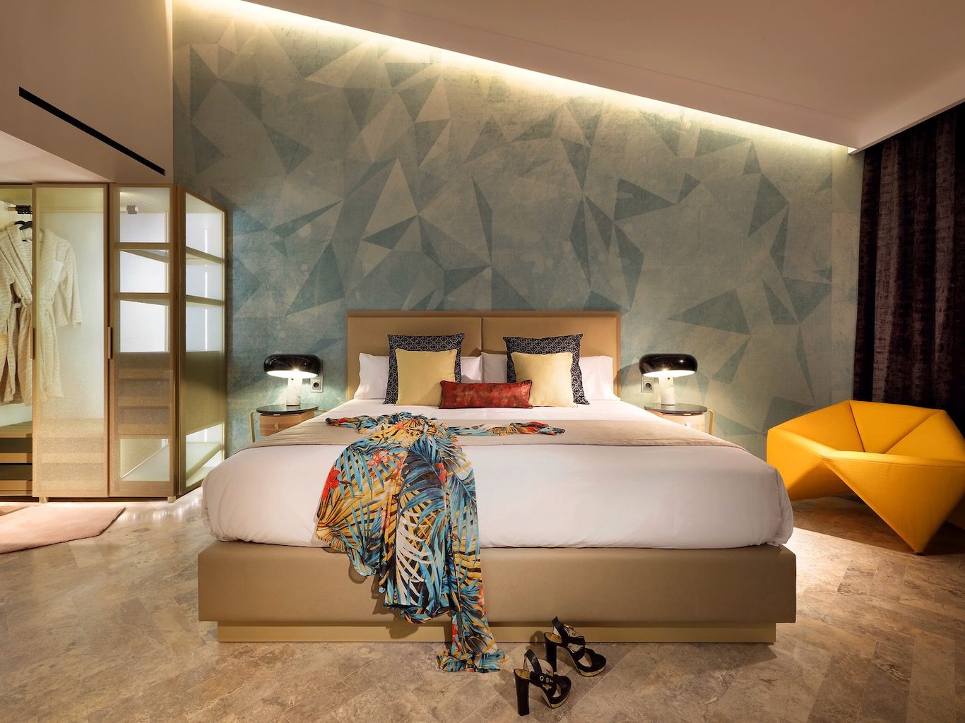 White Ibiza Hotels Guide: Ushuaïa Ibiza Beach Hotel, luxury resort in Playa d'en Bossa