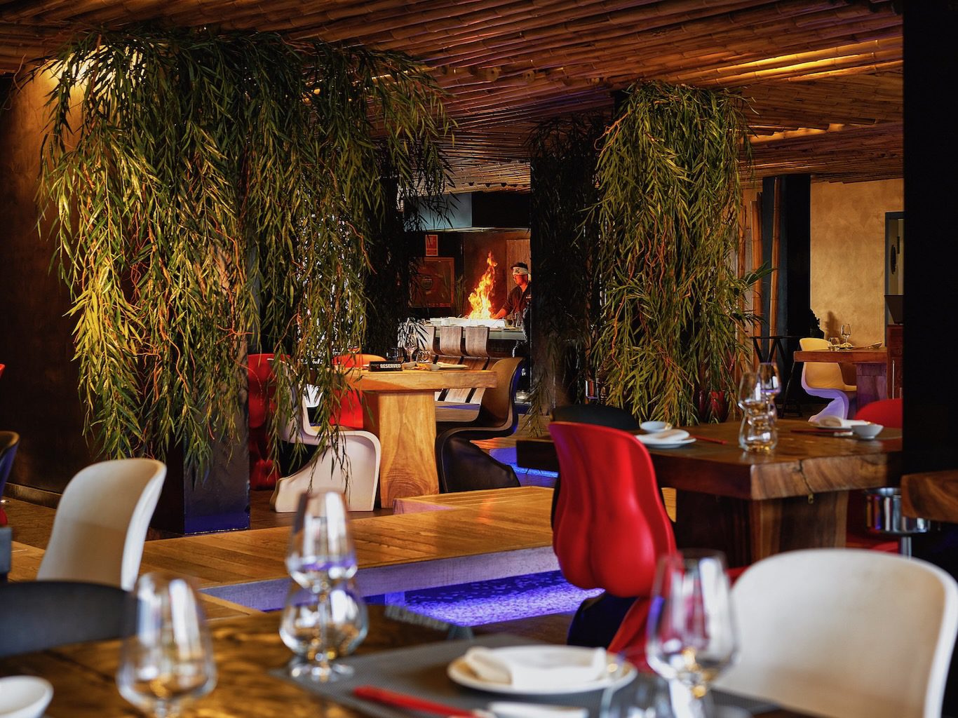 White Ibiza Hotels Guide: Ushuaïa Ibiza Beach Hotel, luxury resort in Playa d'en Bossa