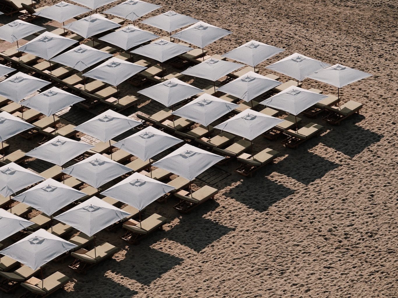 White Ibiza Hotels Guide: Ushuaïa Ibiza Beach Hotel, luxury resort in Playa d'en Bossa