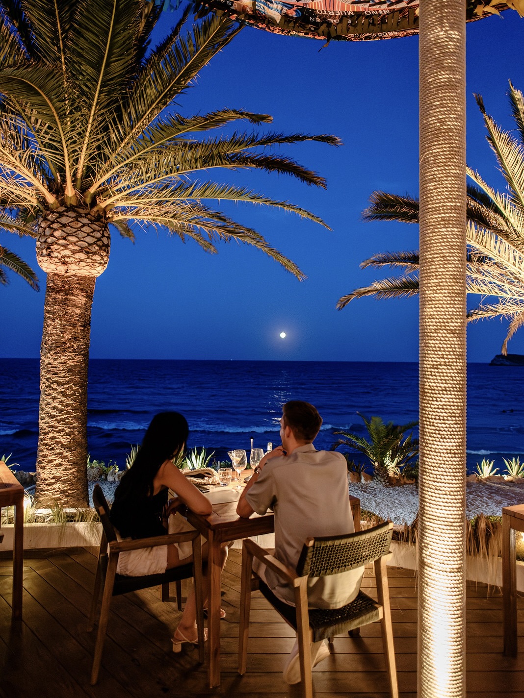 white-ibiza-ibiza-beach-restaurant-aiyanna-by-night-2026-02