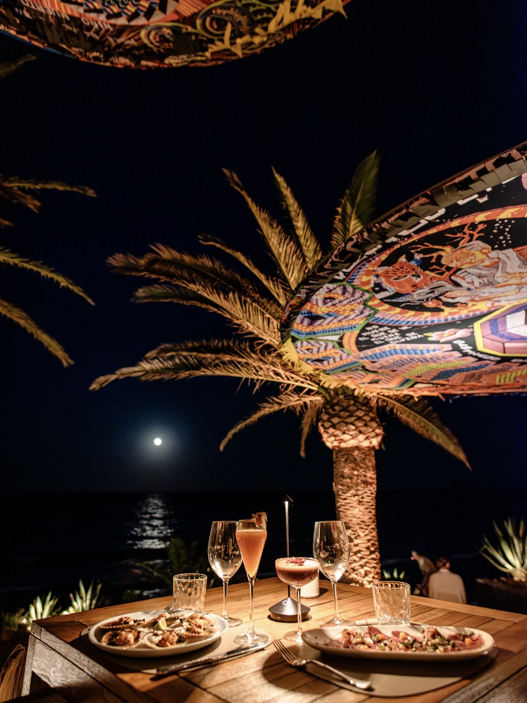 white-ibiza-ibiza-beach-restaurant-aiyanna-by-night-2026-04