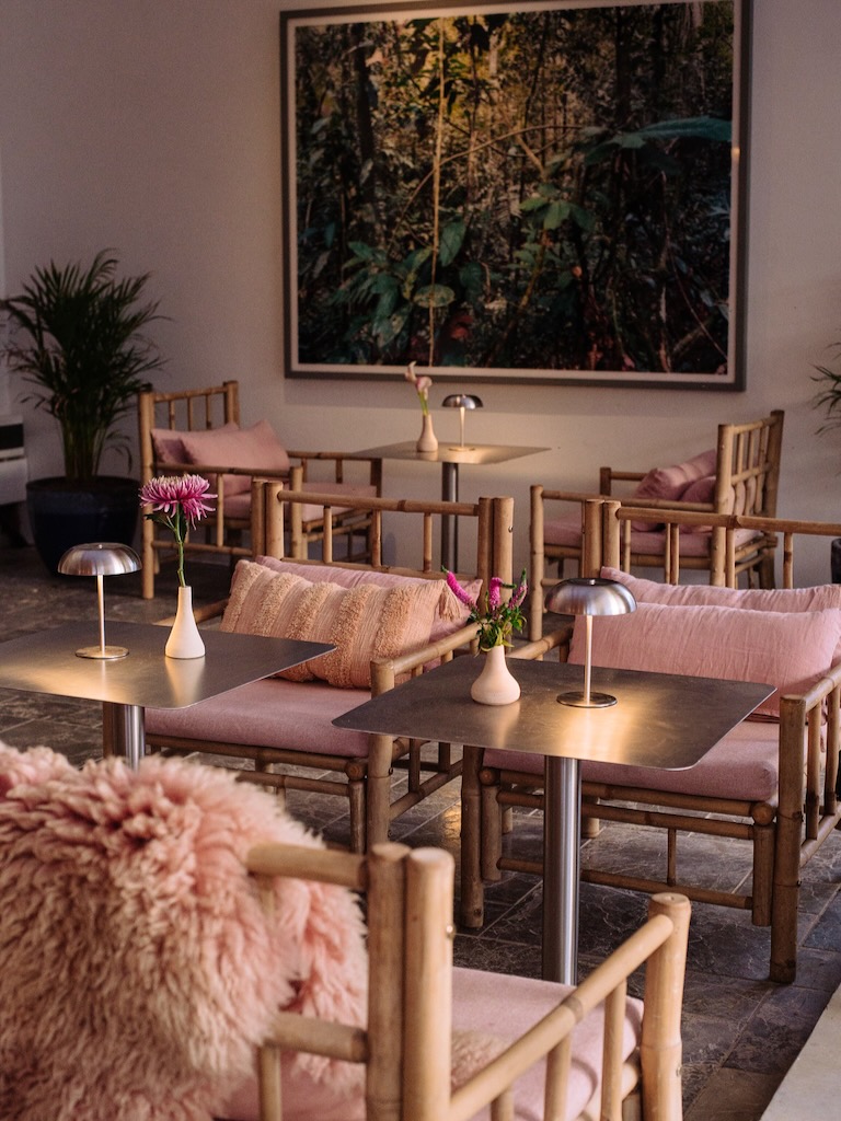 White Ibiza Restaurants Guide: Mira Lounge, bar and restaurant in San Miguel, Ibiza
