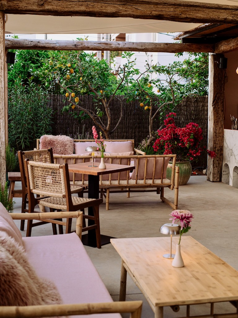 White Ibiza Restaurants Guide: Mira Lounge, bar and restaurant in San Miguel, Ibiza