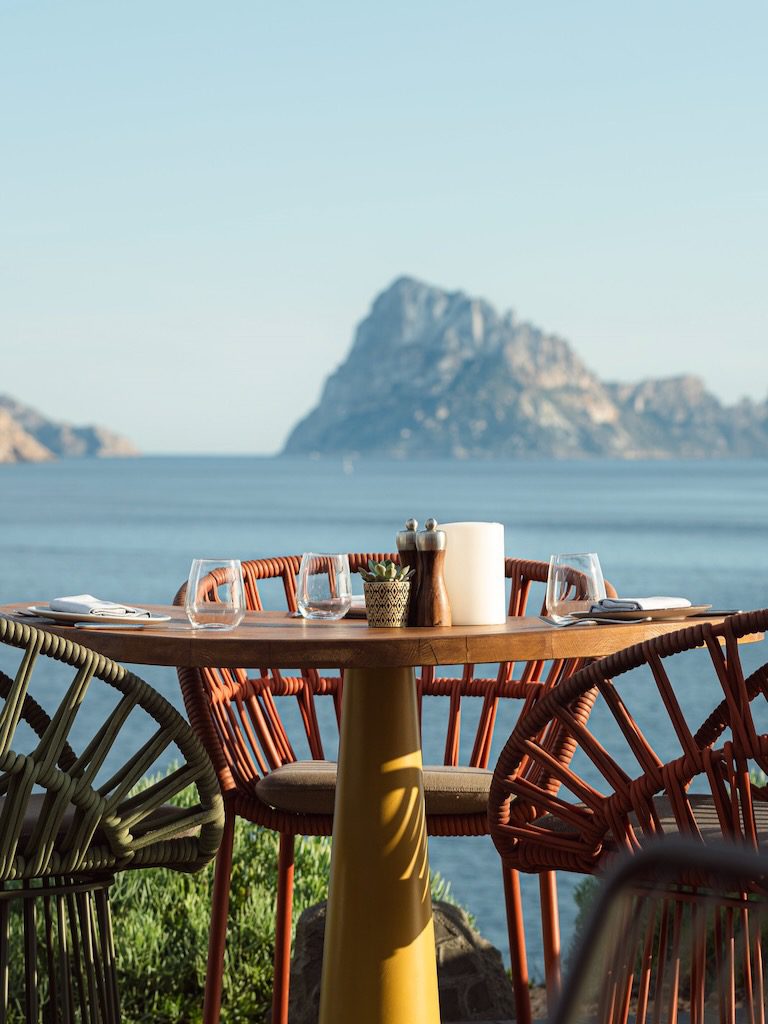 White Ibiza Restaurants Guide - Sunset: Cone Club at 7Pines Resort Ibiza