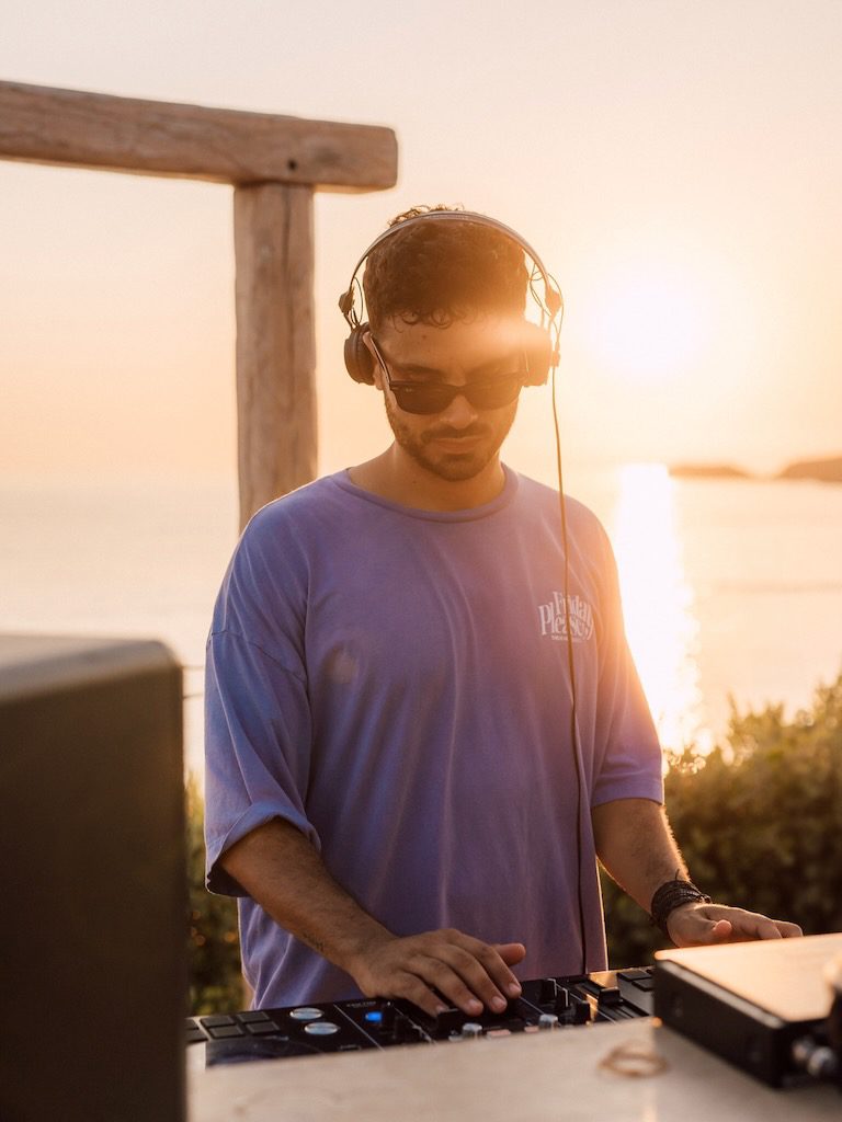 White Ibiza Restaurants Guide - Sunset: Cone Club at 7Pines Resort Ibiza