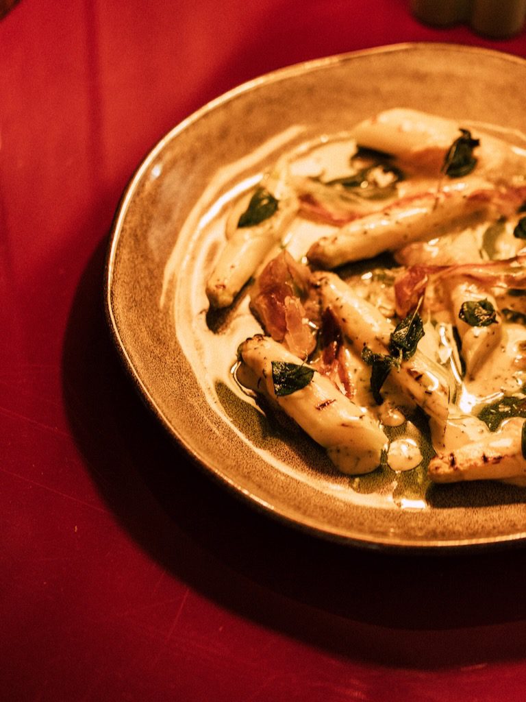 White Ibiza Restaurants Guide: Roca House, restaurant in Roca Llisa