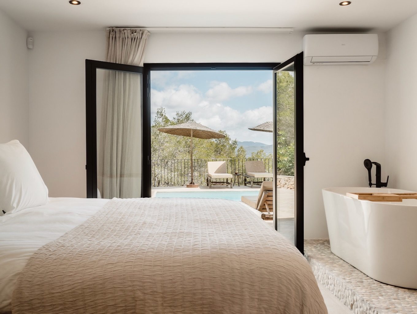White Ibiza Villas: Can Romero, luxury villa in Cala Llonga