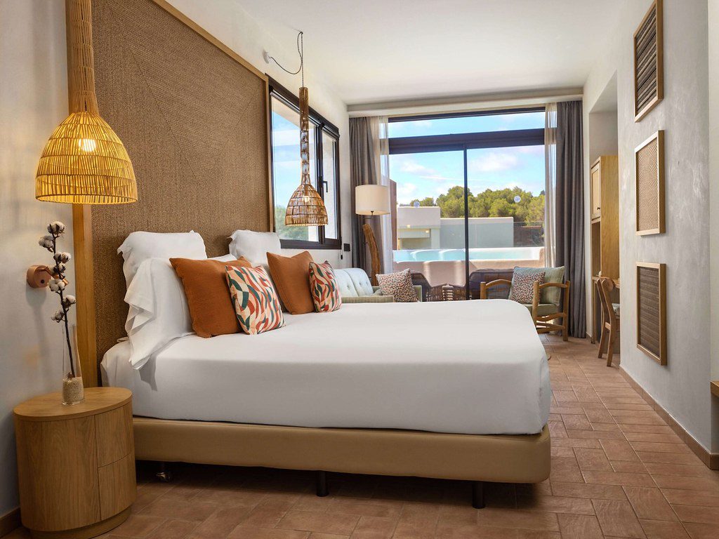 White Ibiza Hotel Guide: Cala San Miguel Ibiza Resort