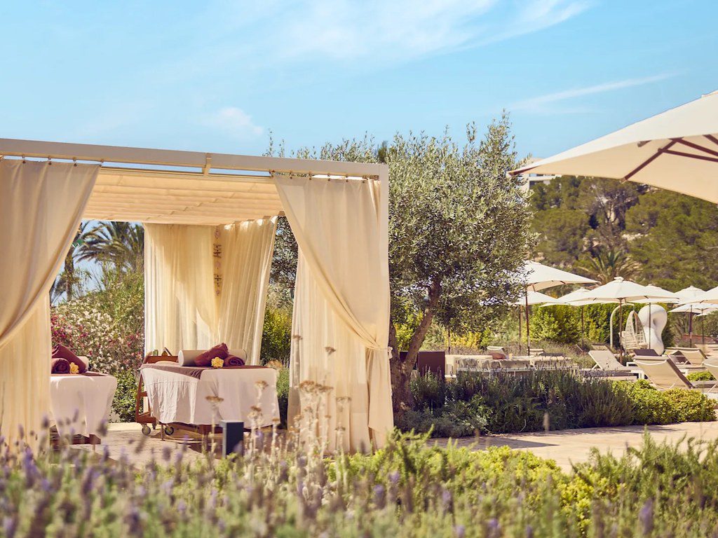 White Ibiza Hotel Guide: Cala San Miguel Ibiza Resort