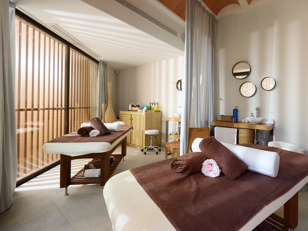 White Ibiza Hotel Guide: Cala San Miguel Ibiza Resort