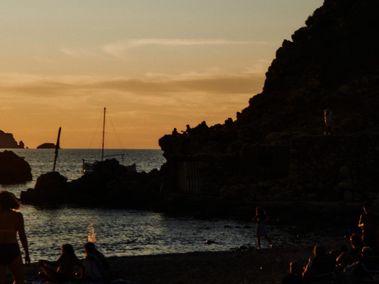 White Ibiza Calendar: Lolahol (Lourdes Leon) Live Sunset Session at El Silencio Ibiza