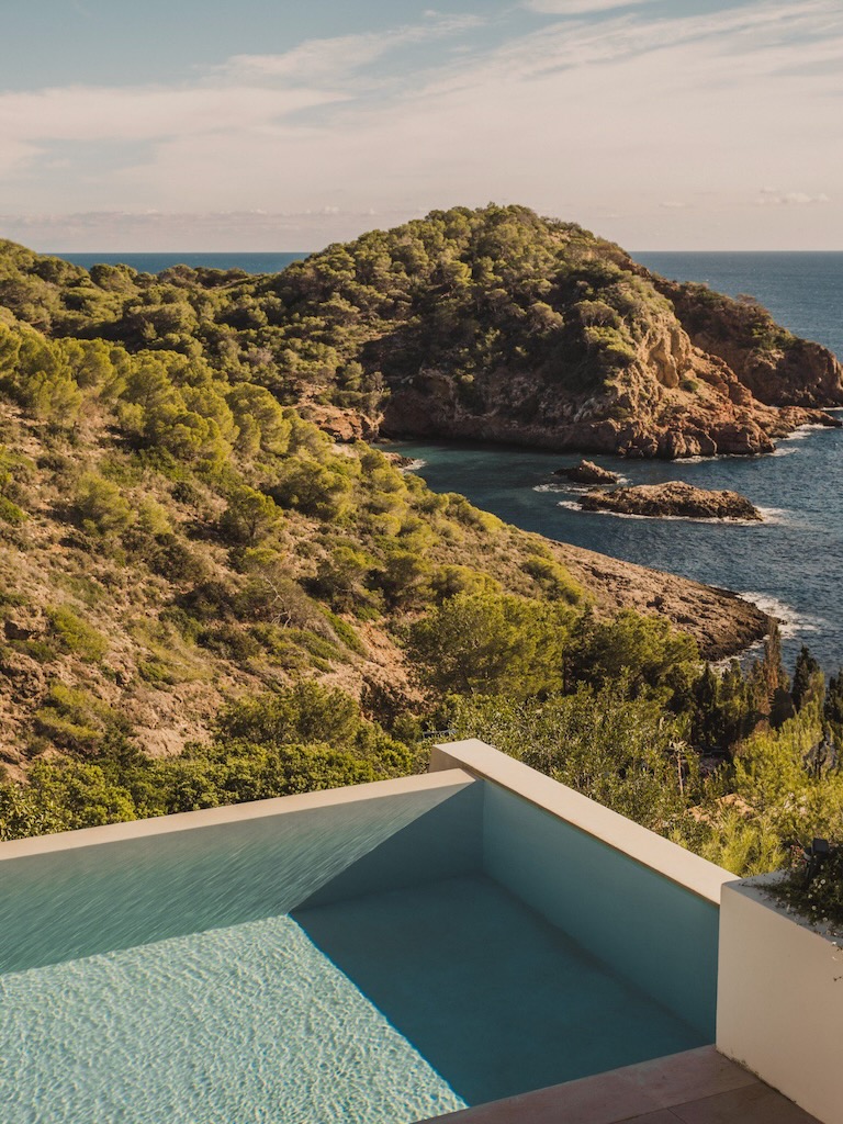 White Ibiza Living Directory – Architects & Design: MGAG Arquitectos