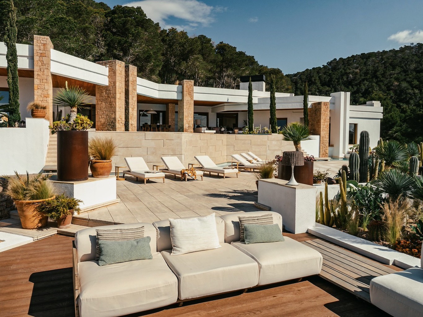 White Ibiza Villas: Can Sakhara, luxury villa in Sa Carocca