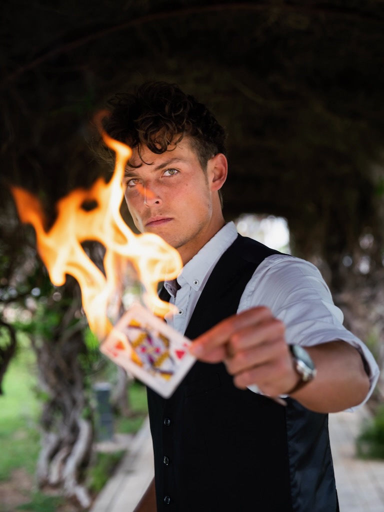 White Ibiza Wedding Directory: Ibiza Magician Sean Christopher