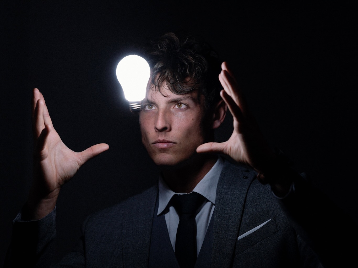 White Ibiza Wedding Directory: Ibiza Magician Sean Christopher