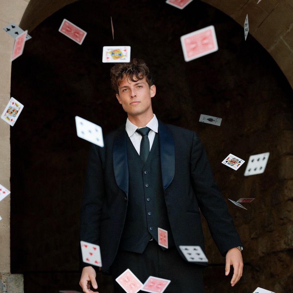 White Ibiza Wedding Directory: Ibiza Magician Sean Christopher