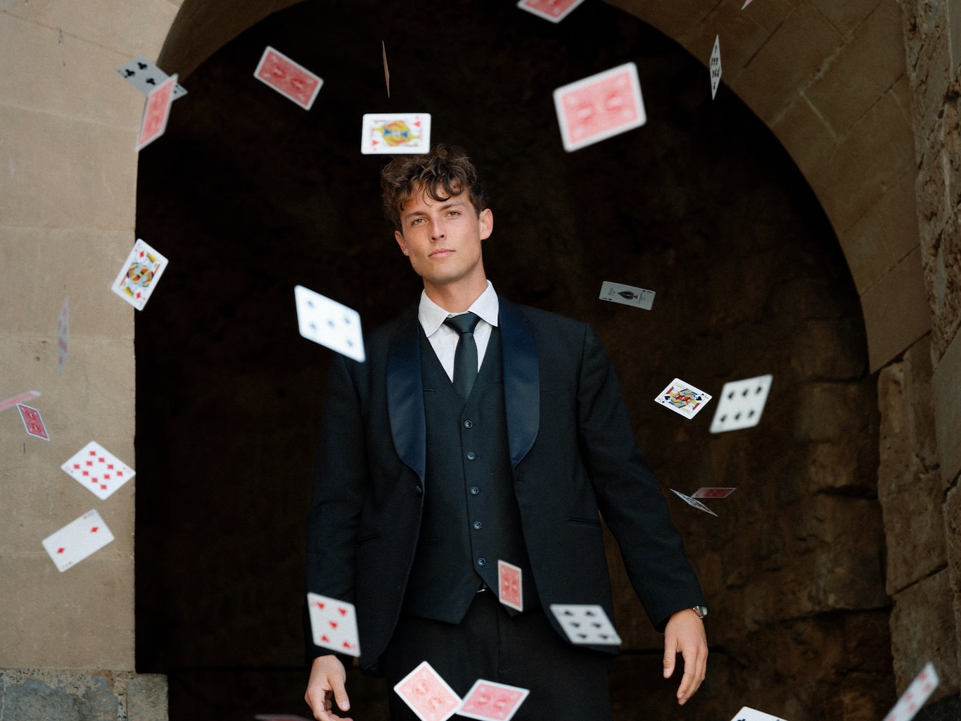 White Ibiza Wedding Directory: Ibiza Magician Sean Christopher