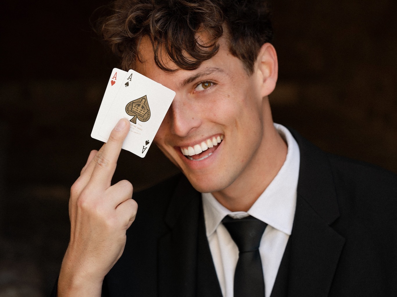 White Ibiza Wedding Directory: Ibiza Magician Sean Christopher