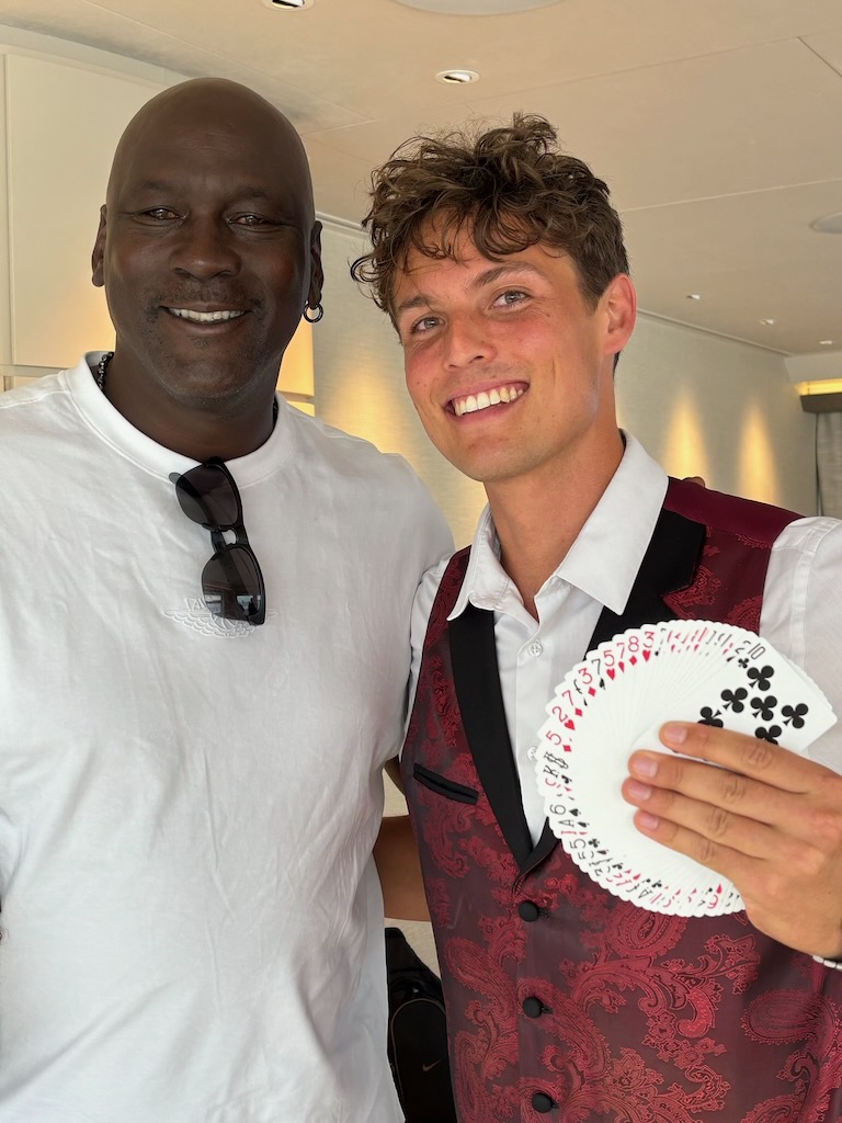 White Ibiza Wedding Directory: Ibiza Magician Sean Christopher