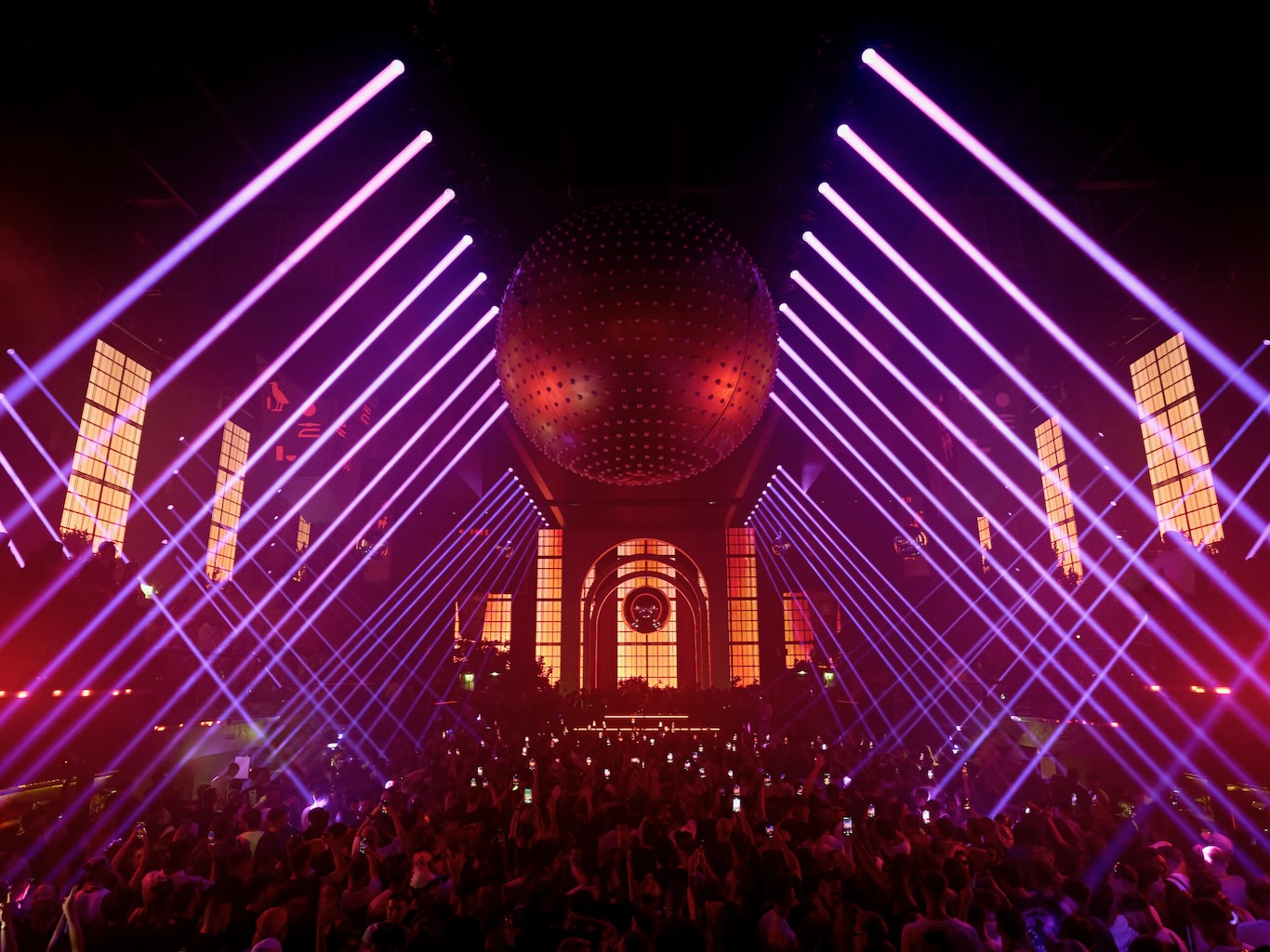 White Ibiza Club Calendar: Indira Paganotto presents ARTCORE at [UNVRS]