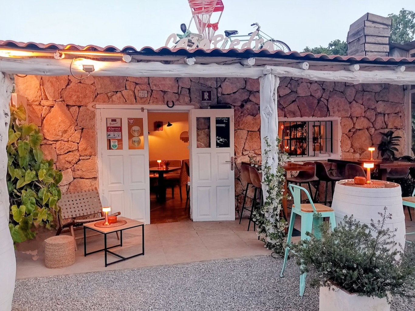 White Ibiza Restaurant Guide – Ibiza fine dining restaurants: CasaPiedra, Cala Llonga