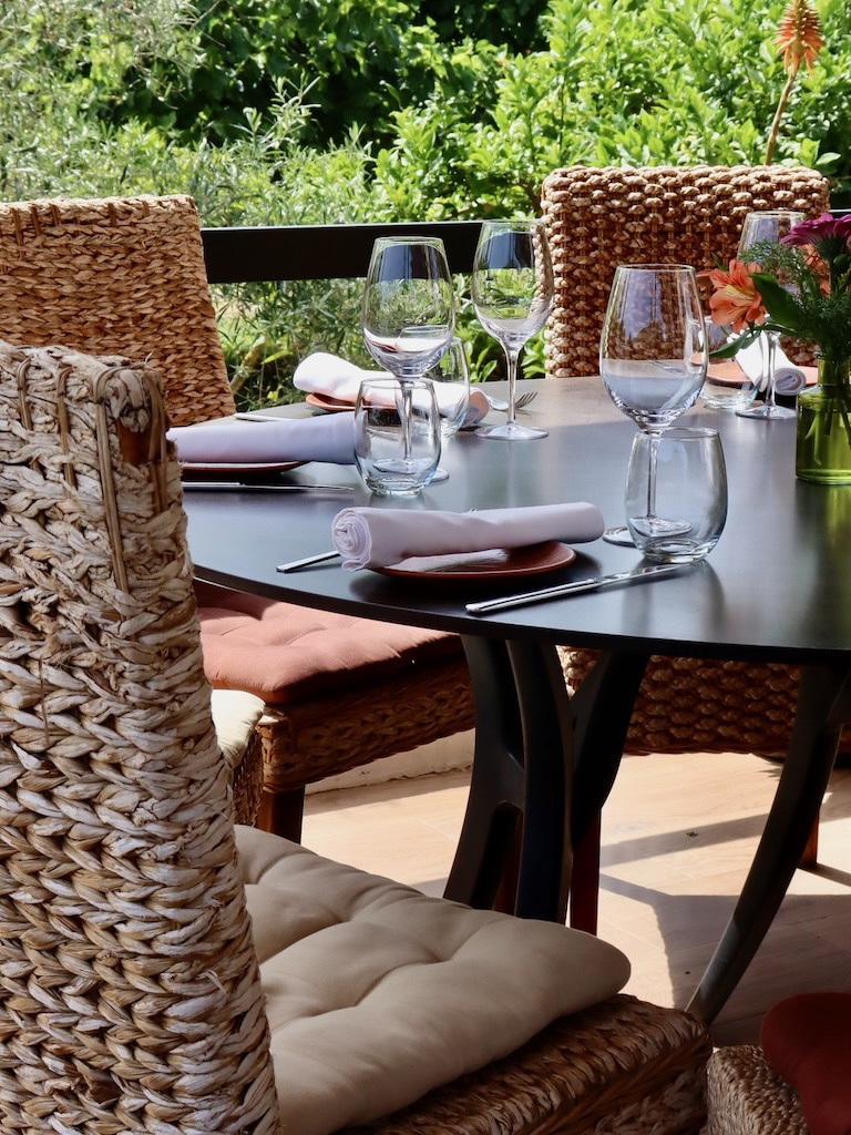 White Ibiza Restaurant Guide – Ibiza fine dining restaurants: CasaPiedra, Cala Llonga