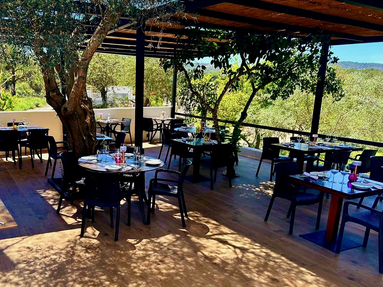 White Ibiza Restaurant Guide – Ibiza fine dining restaurants: CasaPiedra, Cala Llonga