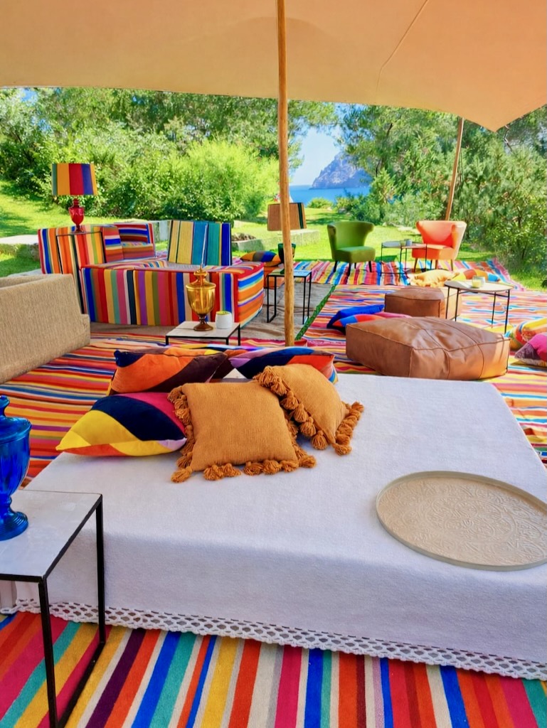 White Ibiza Wedding Directory – Planners & stylists: DANCING TABLES.