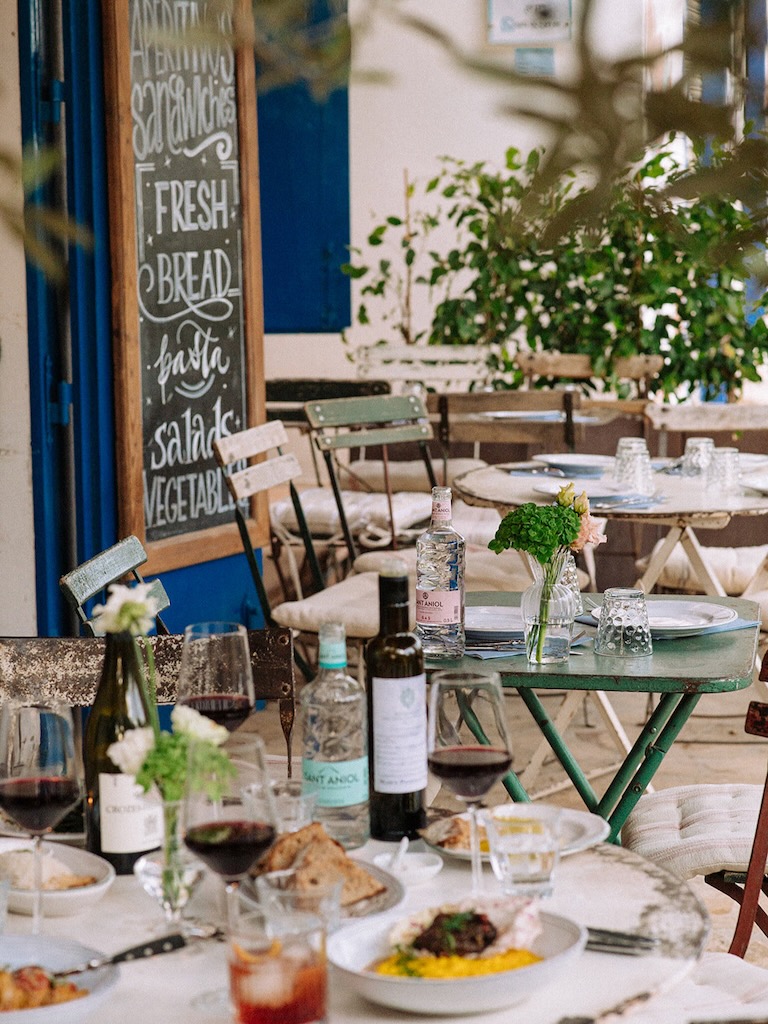 White Ibiza Restaurants Guide: Stevie Alla Bottega Il Buco, restaurant in Santa Gertrudis