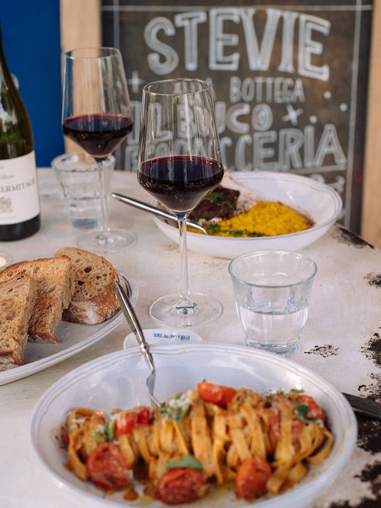White Ibiza Restaurants Guide: Stevie Alla Bottega Il Buco, restaurant in Santa Gertrudis