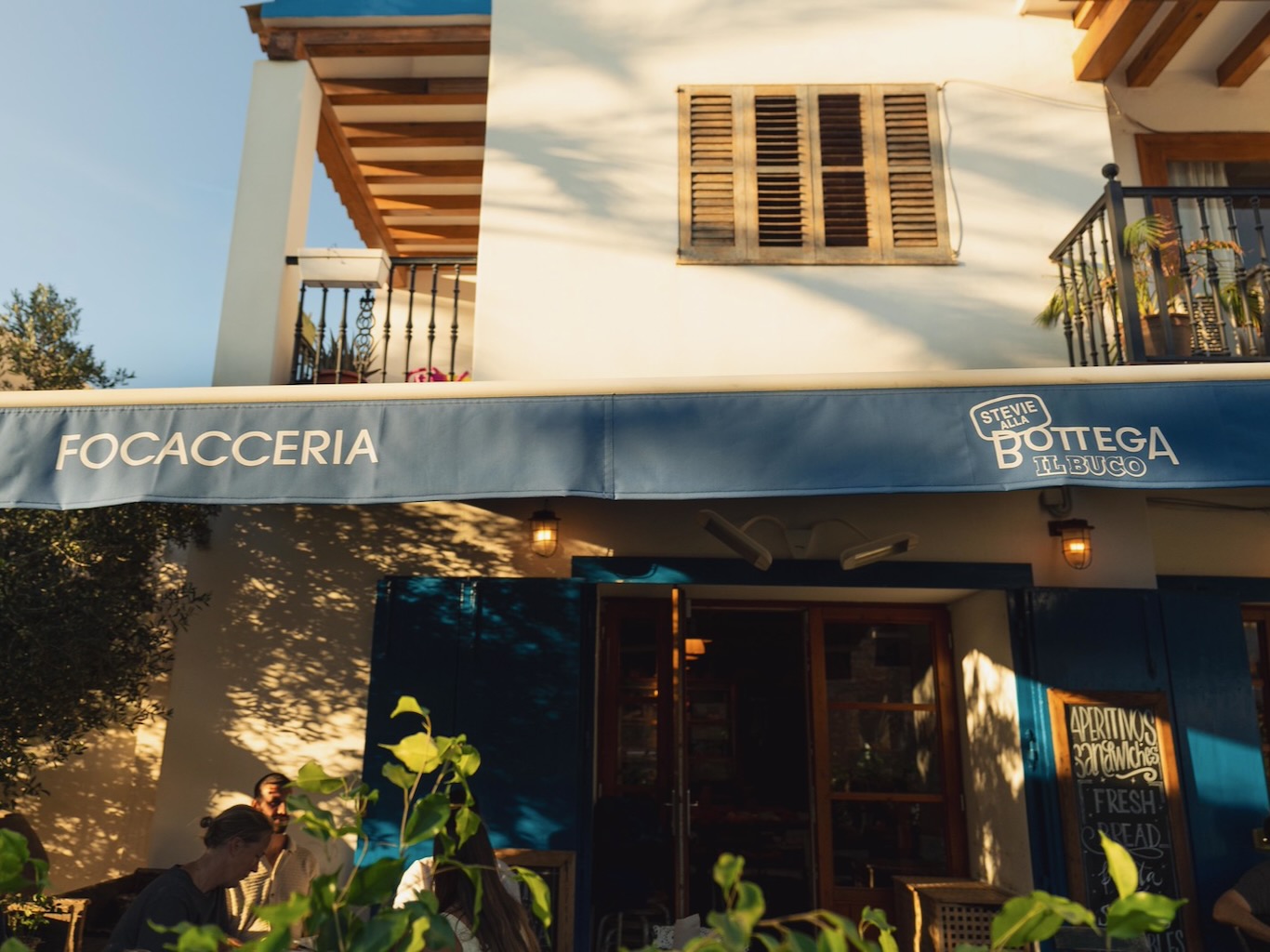 White Ibiza Restaurants Guide: Stevie Alla Bottega Il Buco, restaurant in Santa Gertrudis