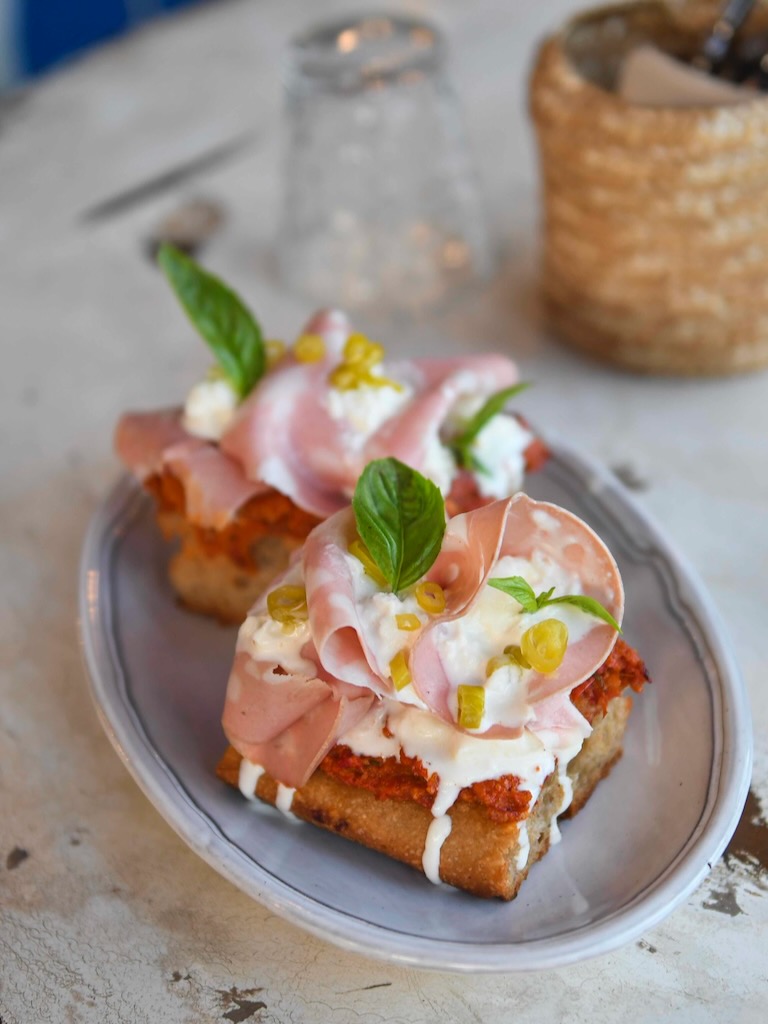 White Ibiza Restaurants Guide: Stevie Alla Bottega Il Buco, restaurant in Santa Gertrudis
