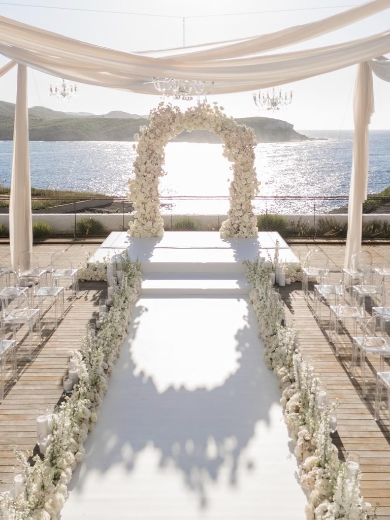 White Ibiza Wedding Directory: Vendors – Aurea Floral Studio, floral design in Ibiza