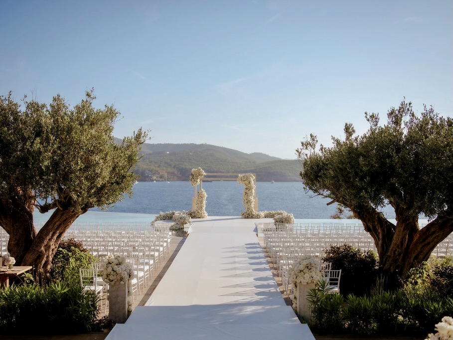 White Ibiza Wedding Directory: Vendors – Aurea Floral Studio, floral design in Ibiza